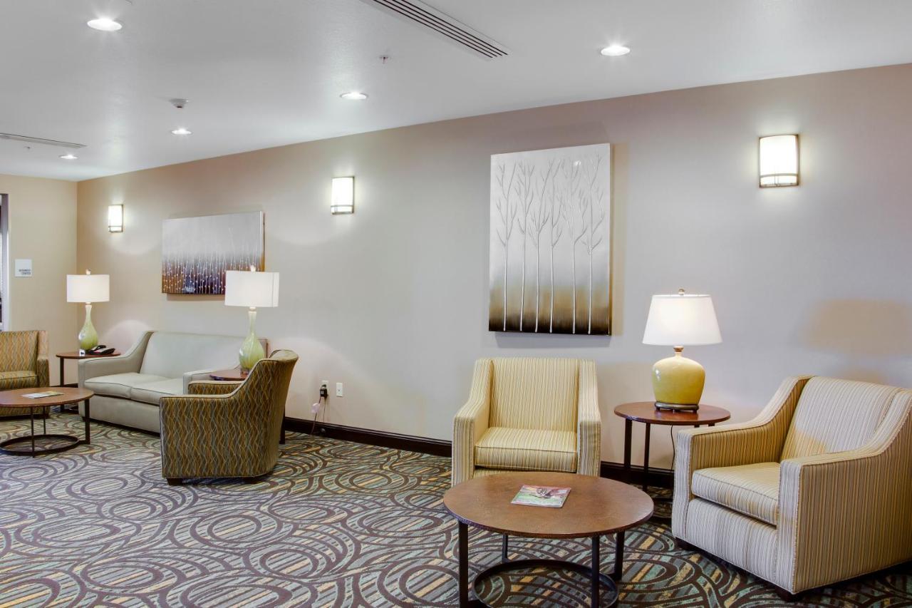 Holiday Inn Express & Suites Nevada By Ihg Exterior foto
