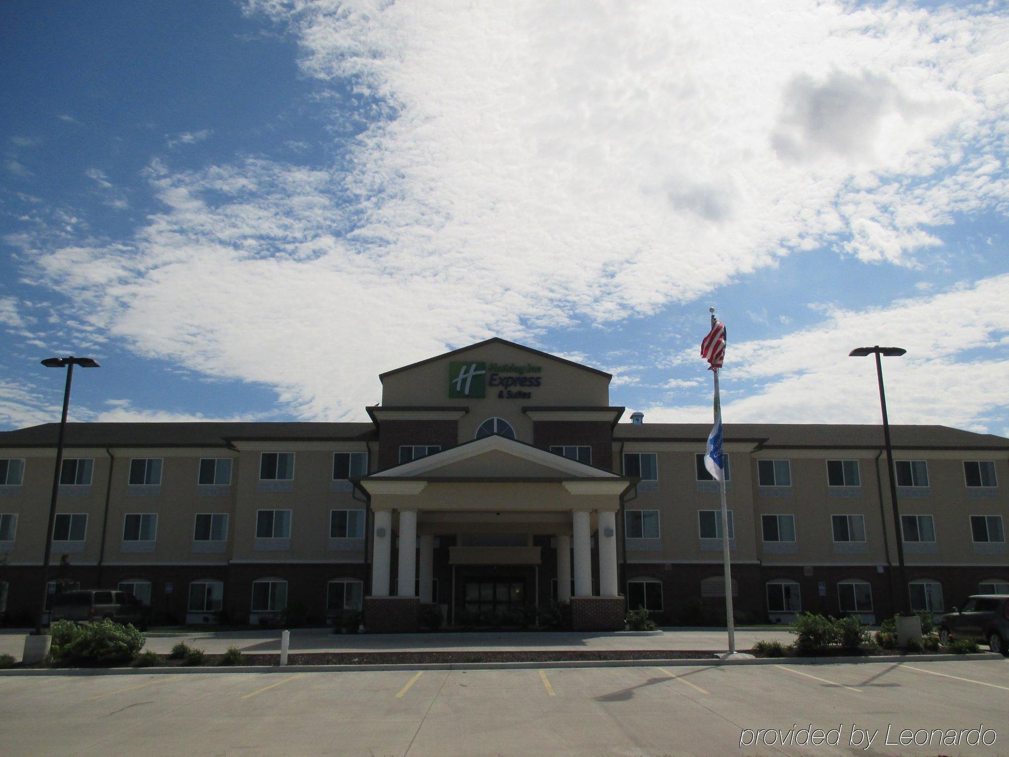 Holiday Inn Express & Suites Nevada By Ihg Exterior foto