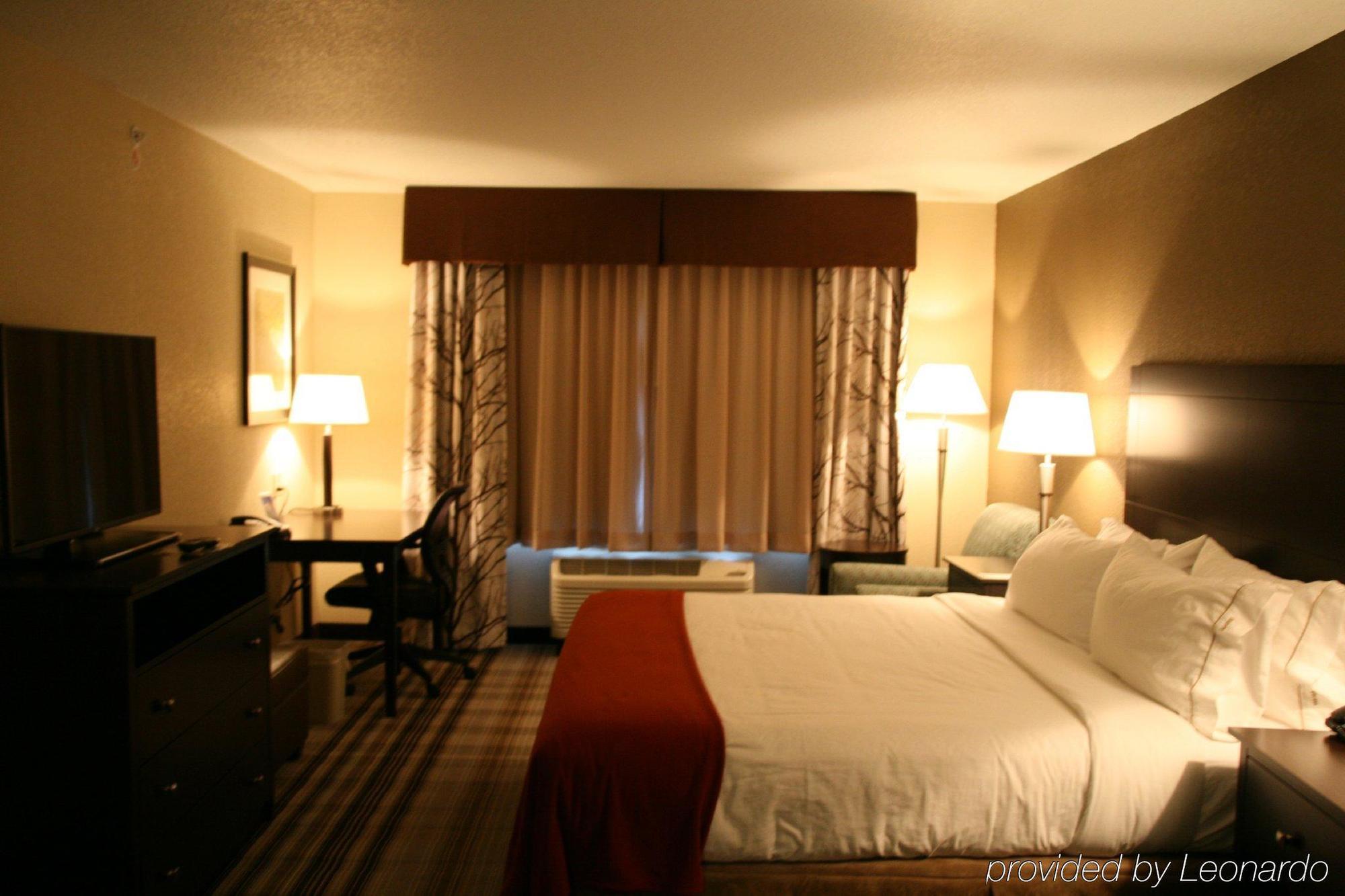 Holiday Inn Express & Suites Nevada By Ihg Exterior foto
