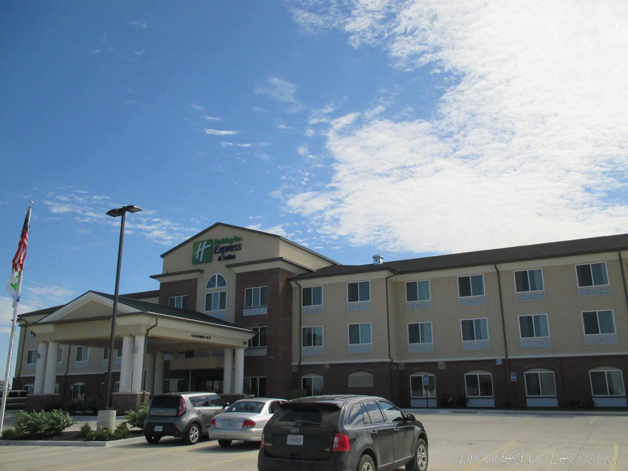 Holiday Inn Express & Suites Nevada By Ihg Exterior foto
