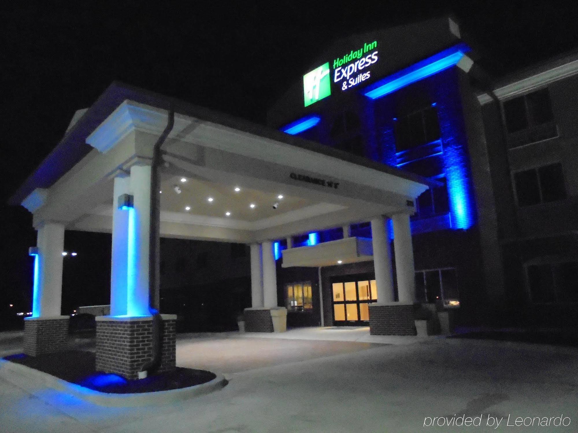 Holiday Inn Express & Suites Nevada By Ihg Exterior foto